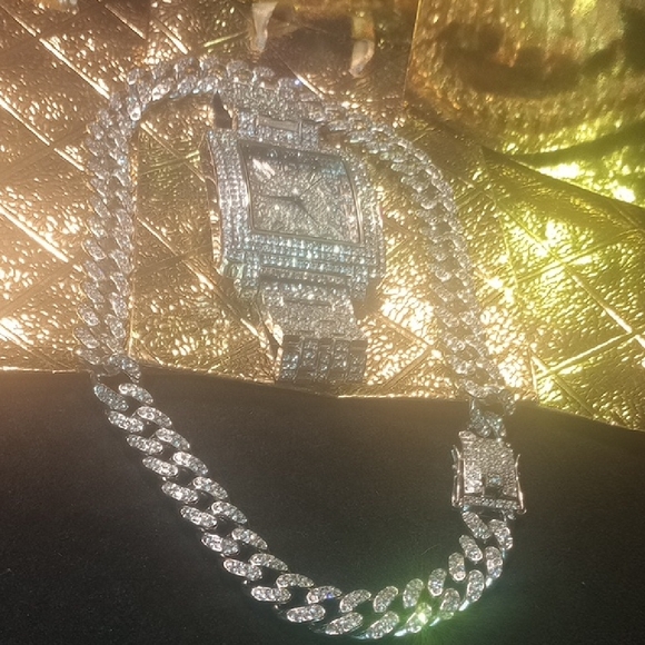 Luxury Silver Watch and 18\